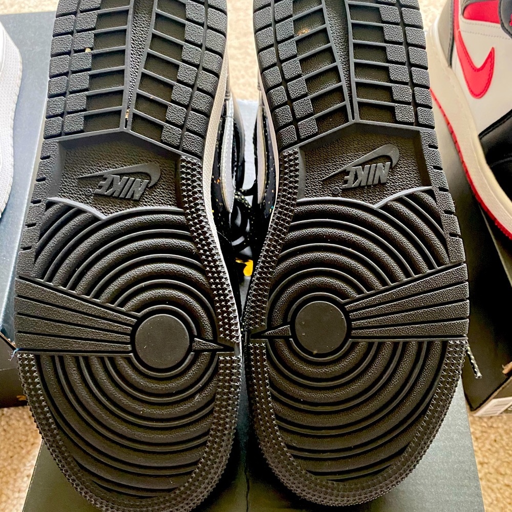 Air Jordan 1 Mid SE BLSCJ GOLD sparkles